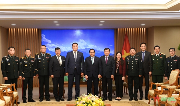 Thủ tướng Phạm Minh Chính tiếp Bộ trưởng Bộ Quốc phòng Mông Cổ